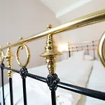 Alexander Hotel