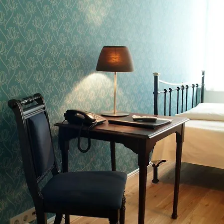 Alexander 3*